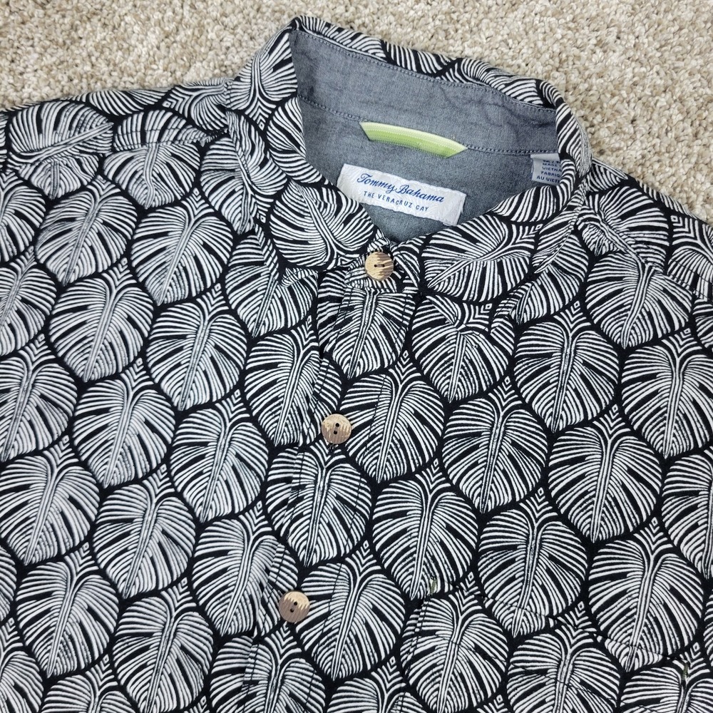Tommy Bahama The Veracruz Cay Mens Medium Black White AOP Floral Hawaiian SS